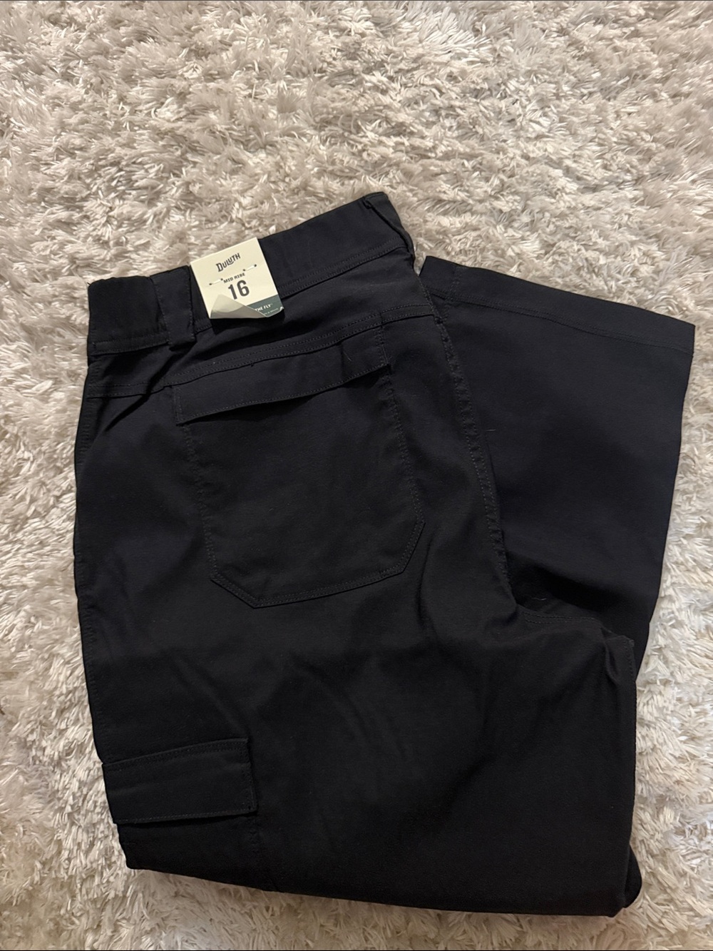 Women’s Duluth Cargo Cropped Pants - NWT. Size 16